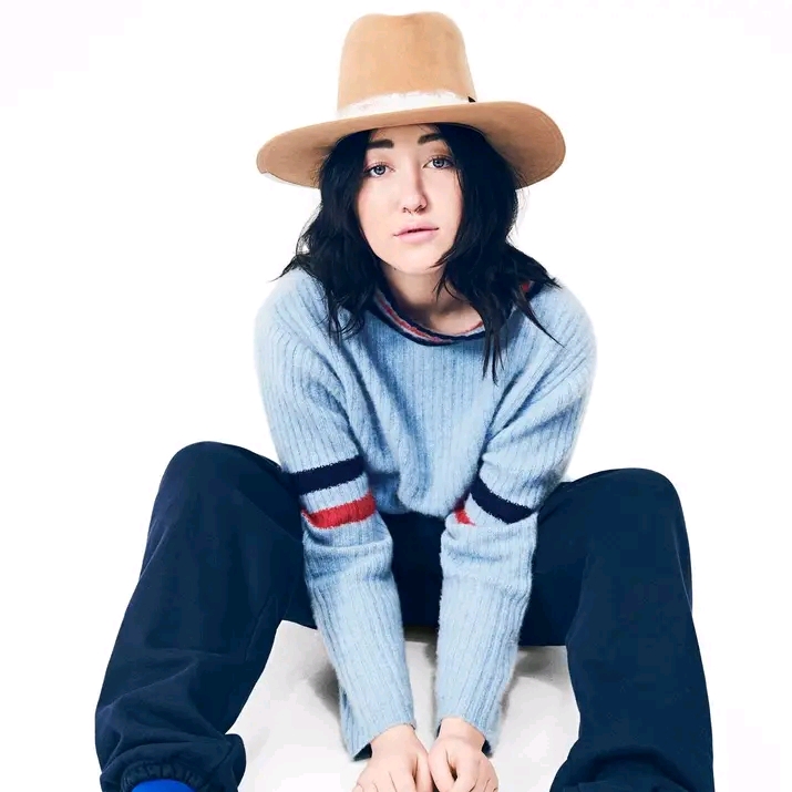 Noah Cyrus photo 