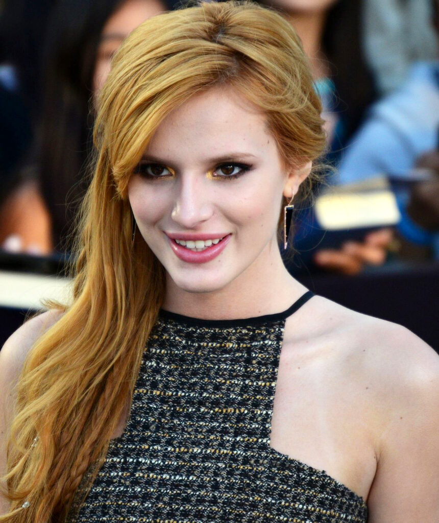 Bella Thorne March 18 2014 cropped