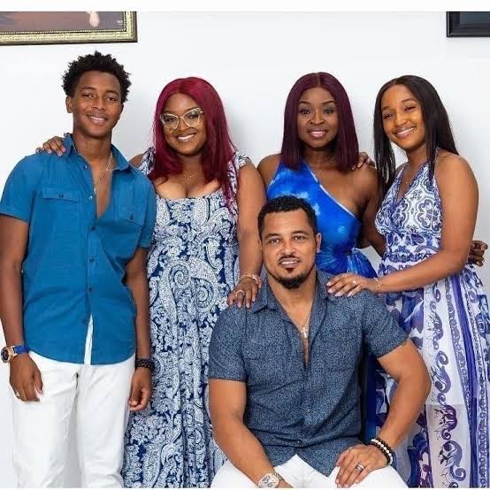 Van Vicker wife and children 
Van Vicker family 